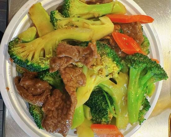 28. Beef and Broccoli 百加利牛肉